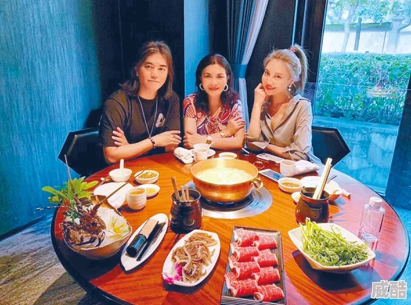 爱上岳母大人最近岳母学会了做网红美食，常常在家中大展身手，吸引了不少亲友前来品尝